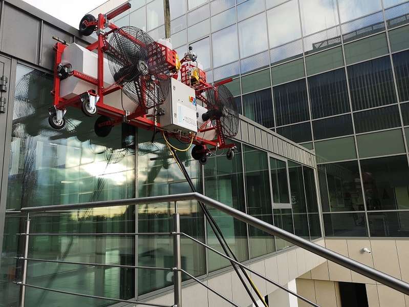facade cleaning machine